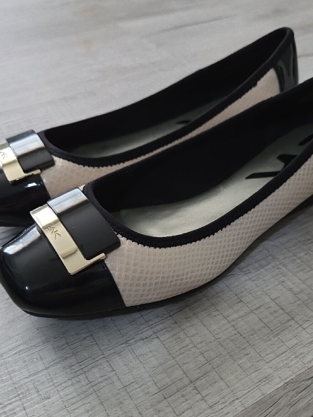 Anne Klein Sport Black and Cream Women's Ballet Flats with Decorative Accent 10M - Picture 2 of 6